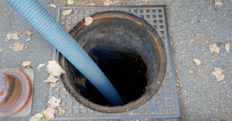 למה חשוב לנעול את הגישה למערכות הביוב, ומה עושים אם צריך לגשת אליהן בשל מצב חירום?