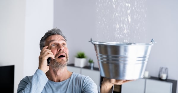 נזילות מים